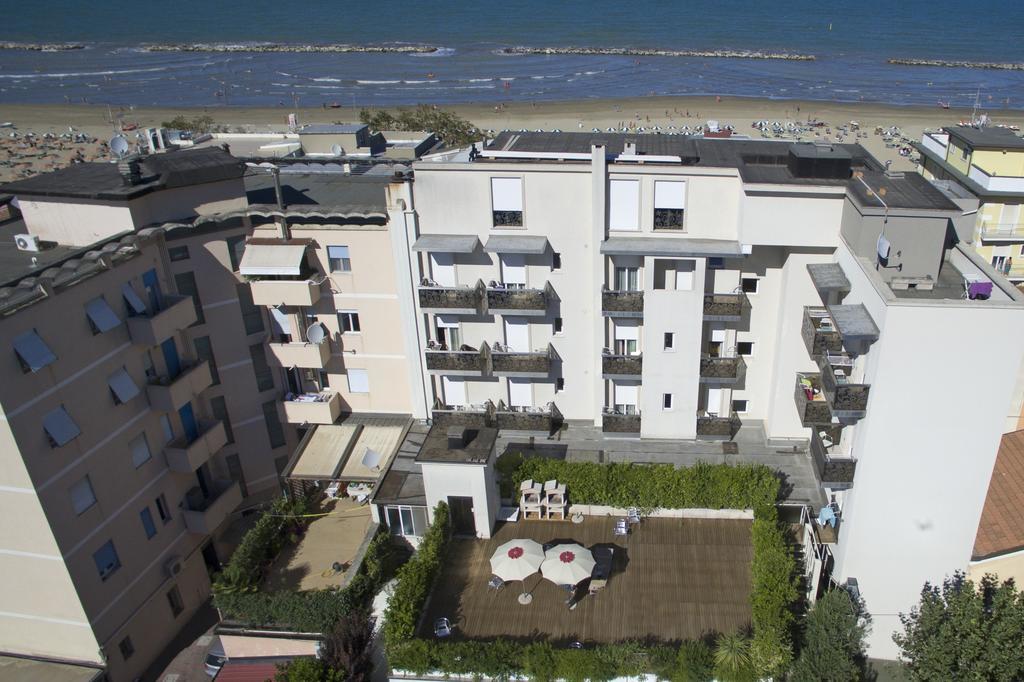 Hotel Byron Rimini Kültér fotó